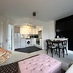 Top Floor 1 Bedroom Apartment