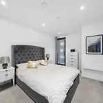 Modern One Bedroom Apartment