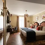 Coach & Horses Hotel
