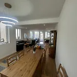North London A Spacious 7 Bedroom House Accommodating Up To 18 People Complete With Own Gym And Table Tennis