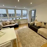 Newley Refurbished 2-Bed Only Minutes From London\'S Attractions