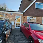Studio For 2Guests-Parking-Garden-Nearlondon-Ac
