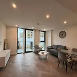 Whole Spacious New 1 Bed Flat Near Tower Bridge