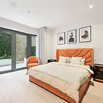 Holland Park 3 Bedroom Apartment