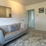 One Bedroom Flat In Chiswick W4