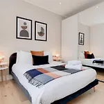 13 Borough Apartments - Contemporary 1-Bed, 1-Bath In Borough