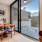 13 Borough Apartments - Contemporary 1-Bed, 1-Bath In Borough