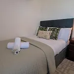 Single Room Close To Battersea