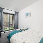2Br Near Canning Town Stn Balcony Central Location
