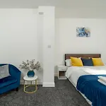 2Br Near Canning Town Stn Balcony Central Location