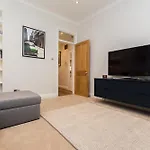 Amazing 1Bdr Apt With Private Decked Garden, Fast Wifi
