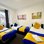 London 4 Bedrooms 3 Bathrooms with Garden House