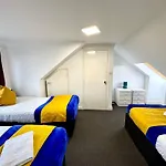 London 4 Bedrooms 3 Bathrooms with Garden House