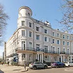 Luxury 2 Bedroom Flat In Royal Crescent