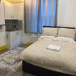 2 Guests Studio - 20 Minutes To Central London