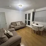 Truehome Apartment In South London