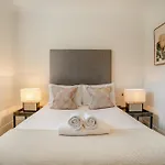 Palace Wharf Apartments