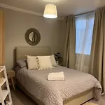 London Property Apartments For Up To 6, Next To Big Ben & London Eye