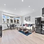 Modern 1 Bed Flat - Near Station - Central London