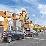 Modern 1 Bed Flat - Near Station - Central London