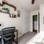 Cosy 2-Bedroom 2 Bathroom Flat With Free Parking