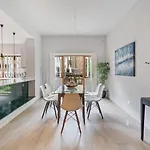 Luxurious 4 Bedroom Home In Kensington