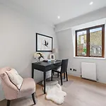 Luxurious 4 Bedroom Home In Kensington