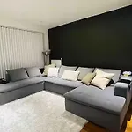 Modern Stylish Double Bedroom In Canary Wharf