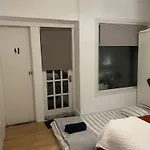 London Zone 2, Private, Cosy Accommodation Near Canary Wharf