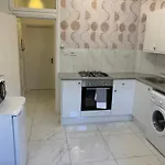 New! Supreme Apartment - Near Tube Stations