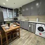 Beautiful 2 Bed City Escape London