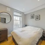 Stunning Flat Close To Central London With Office