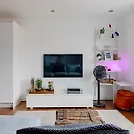 Contemporary 2Bd Flat With Balcony Shoreditch
