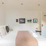 Contemporary 2Bd Flat With Balcony Shoreditch
