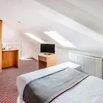 Oyo London Guest House