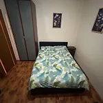 Shared Accommodation Ideal For Professional Or Students In Heart Of London