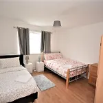 Lovely 2 Bedroom Condo In Greater London