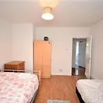 Lovely 2 Bedroom Condo In Greater London