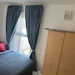 Spacious 2B Apt Zone 2 Sleeps 4 F5