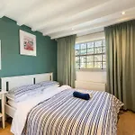 Stylish Flat In West Hampstead