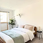 2 Bedroom Apartment In Wimbledon - Free Underground Parking - Sleeps 5