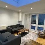 Fanstastic Flat - Shepherd Bush