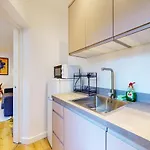 Charming 1 Bedroom Apt Near Shepherds Bush Station