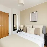 Spacious 1Br Flat In Hackney - Modern & Bright