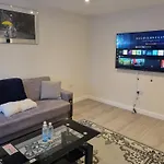 Cosy 3 Bedroom Home, Perfect For Family And Groups