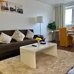 Stylish 2-Bed Retreat Steps From Emirates Stadium