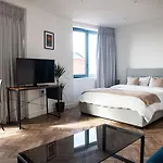 Cozy Apt Near Canary Wharf