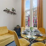 Oxford Street 1 Bedroom Shopping Retreat! 3Gc