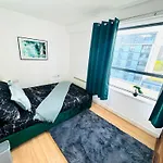 Magnificent Luxurious Apartment For 6Ppl In Stratford - 6Mins Walk To Stratford Station