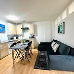 Magnificent Luxurious Apartment For 6Ppl In Stratford - 6Mins Walk To Stratford Station